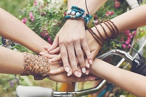 چگونه دوستان واقعی را از دوستان غیرواقعی تشخیص دهیم؟ (مطلب)
