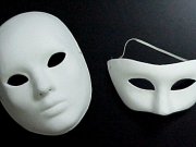 10 نشانه مردی که نقش بازی می کند !