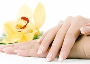 ۷ راه حل برای محافظت از ناخن های شکننده