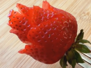 ویدئو : سفره آرایی توت فرنگی به گل رز (مطلب)