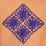 رومیزی قلاب بافی مربع میز عسلی بنفش کد04