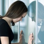 خجالتی هستید؟ مغز خودتان را سرزنش کنید