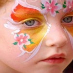 هشدار به والدین؛ روی صورت کودکان نقاشی نکشید!
