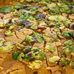 طرز تهیه سوهان قم خوشمزه در خانه