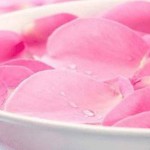 خواص مهم گلاب برای داشتن صورتی زیبا