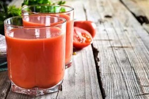 آب گوجه فرنگی ریسک بیماری های قلبی را کاهش می دهد