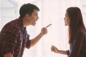 ۱۱ روش برخورد با همسر عصبانی و آرام کردن خشم و عصبانیت او