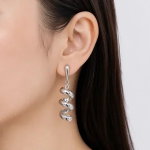 گوشواره زنانه زارا مدل پیچک نقره ایی