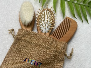 ست شانه و برس 3 عددی چوبی نوزادی طرح بیضی Avent