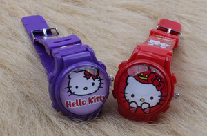 ساعت مچی درپوش دار کیتی Hello kitty