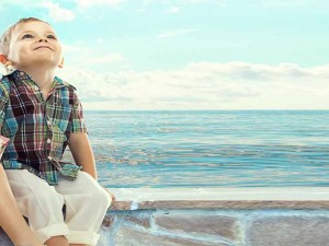 چگونه کودک در می یابد که او فردی ارزشمند  و دوست داشتنی است؟