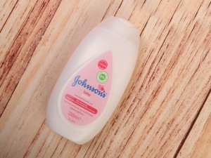 لوسیون بدن با روغن نارگیل جانسون johnsons