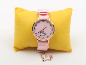 ساعت مچی آویز دار اسب تک شاخ بند برزنتی