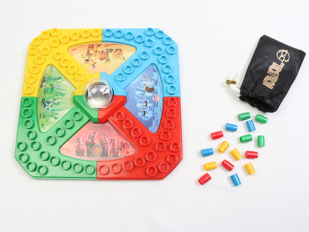 بازی فکری منچ مدل نبرد مهره ها تاپ توی top toy