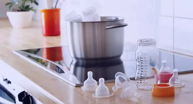 آموزش شستن شیشه شیر نوزاد و استریل کردن آن