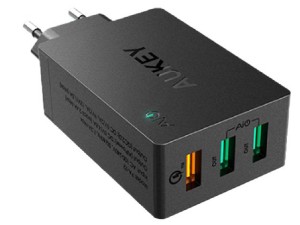 شارژر دیواری فست شارژ آکی مدل PA-T14 بهمراه کابل میکرو یو اس بی