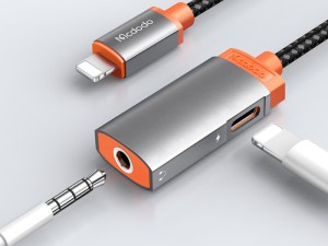 مبدل لایتنینگ به صدا AUX و پورت شارژ مک دودو مدل CA-6710