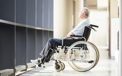 تجهیزات پزشکی پرکاربرد برای سالمندان؛ راهنمای کامل انتخاب و استفاده