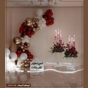 بادکنک آرایی ترند به همراه گل آرایی طبیعی