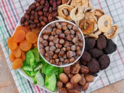 معرفی میوه های خشک چاق کننده + جدول کالری و ارزش غذایی