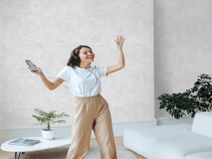 کاغذ دیواری کربن 3/carbon3 طرح پتینه سفید کد ۱۰۲۴۴