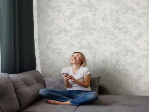 آلبوم کاغذدیواری کربن1 طرح پتینه نقره‌ای کد ۱۰۰۰۷ آلبوم