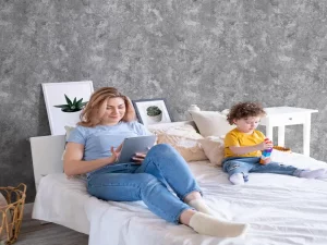 کاغذ دیواریکربن 3/carbon3 طرح پتینه خاکستری کد ۱۰۳۳۱