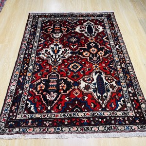 قالیچه بختیاری خشتی