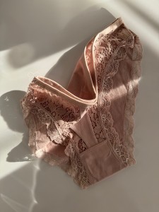لباس زیر زنانه