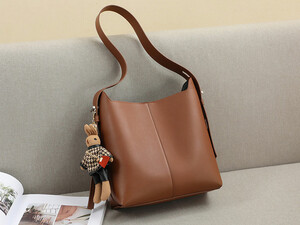 کیف دوشی زنانه چرم با ظرفیت بزرگ و طراحی ساده New Women's Leather Bucket Bag Large Capacity 5345