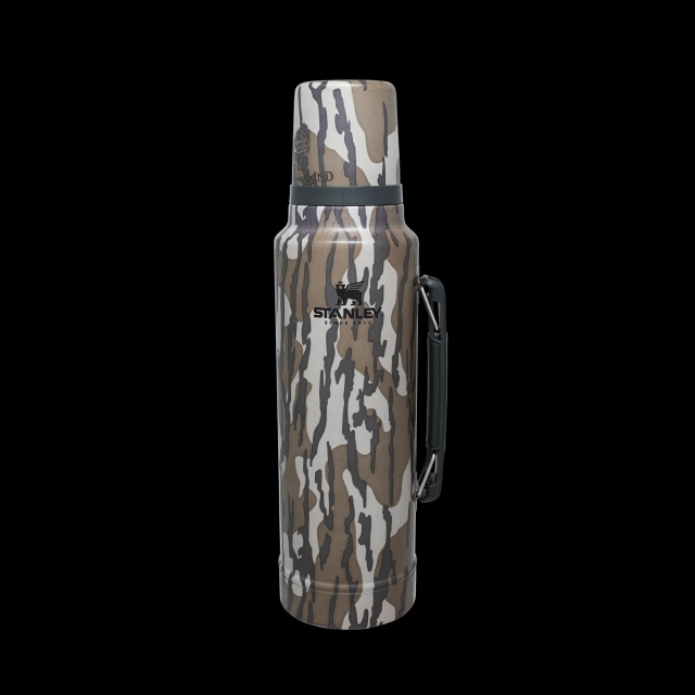 ‏فلاسک طرح چریکی 1L ‏legendary classic bottle ‏STANLEY استنلی