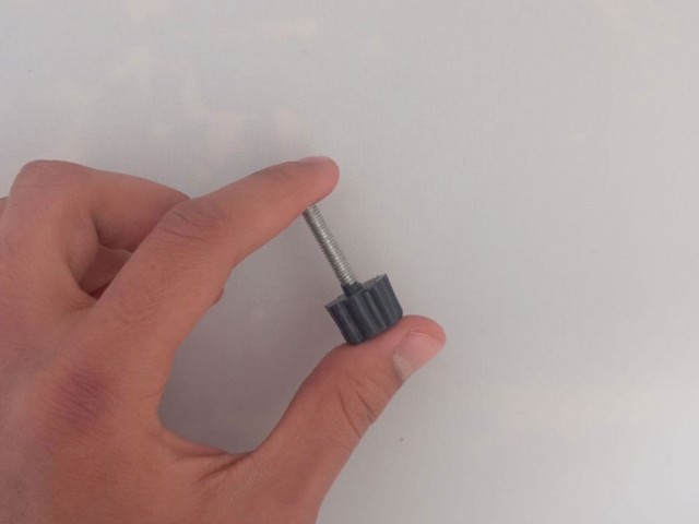پیچ خروسکی فلکه ای ولومی 5 قطر دسته پلاستیکی 20 mm طول رزوه 25 mm