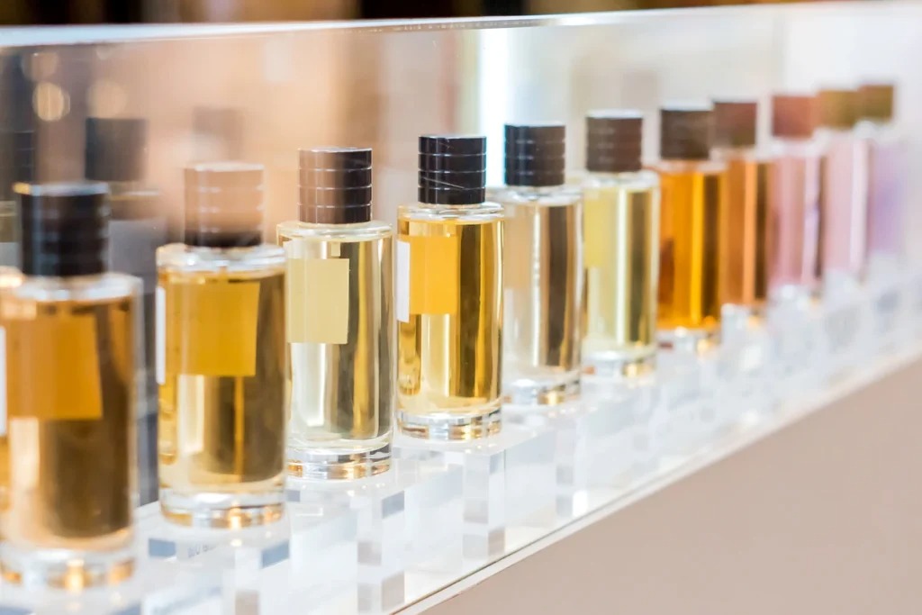 ترکیب عطر توسط خرده‌فروش یا پخش‌کنندگان دست چندم: یک تقلب آشکار و خطرناک