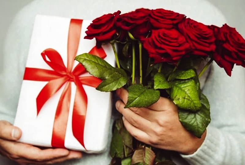 چرا عطر را به عنوان بهترین هدیه  برای زنان انتخاب کنید؟