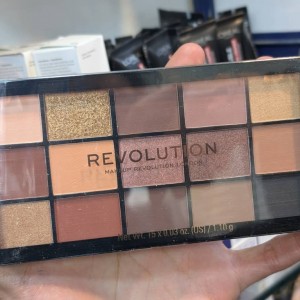 پالت سایه رولوشن ولوت رز MakeUp Revolution Reloaded Valvet Rose Eyeshadow Palette