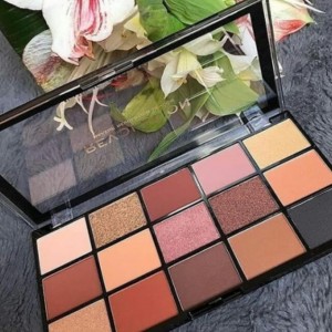 پالت سایه رولوشن ولوت رز MakeUp Revolution Reloaded Valvet Rose Eyeshadow Palette