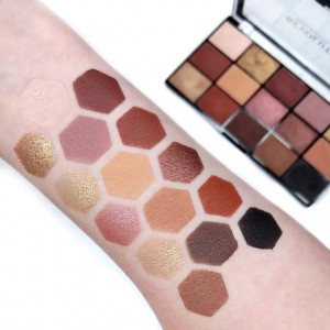 پالت سایه رولوشن ولوت رز MakeUp Revolution Reloaded Valvet Rose Eyeshadow Palette