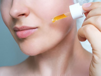 چرا رتینول ترند شده است؟ بررسی مزایا و دلایل محبوبیت در مراقبت از پوست