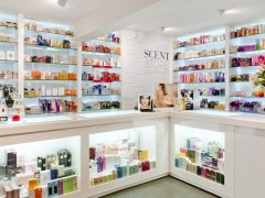 به جایگاه شغل شریف عطر فروشی توسط افراد غیر کارشناس ، لطمه وارد می شود