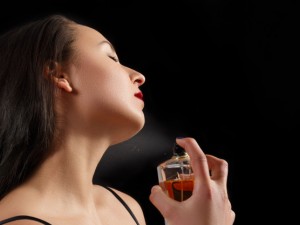 10 ادکلن زنانه با ماندگاری عالی