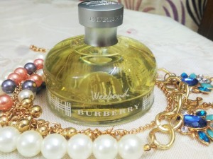 نقد و بررسی عطر زنانه باربری ویکند