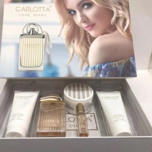 ست هدیه زنانه لاو استوری کلوئه کارلوتا ادو تویلت و لوسیون مدل CARLOTTA LOVE DIARY CHLOE