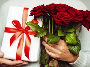 چرا عطر را به عنوان بهترین هدیه  برای زنان انتخاب کنید؟