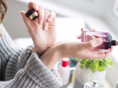 تفاوت بین عطر و ادکلن: راهنمایی برای انتخاب بهترین اسانس