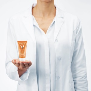 کرم ضد آفتاب کاپیتال سولیل پوست نرمال و خشک ویشی - VICHY CAPITAL SOLEIL SPF 50 Velvety cream skin perfecting action