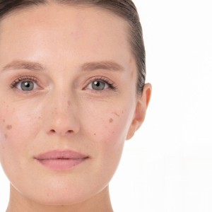 ضد آفتاب بایودرما فوتودرم اسپات ایج SPF50+