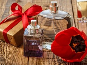 چگونه یک عطر هدیه‌ی بی‌نظیر انتخاب کنیم؟