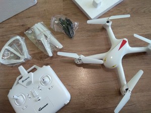 محتویات جعبه کوادکوپتر بدون دوربین MJX X708 (همراه باتری یدکی)