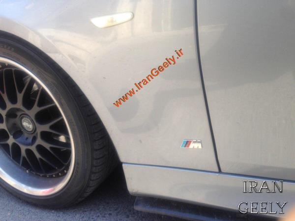 یک جفت برچسب فلزی کوچک MPower