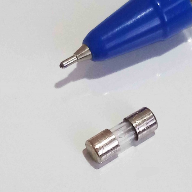 فیوز شیشه ای 250 ولت 2 آمپر سایز 4x10 میلیمتر (بسته 5 عددی)